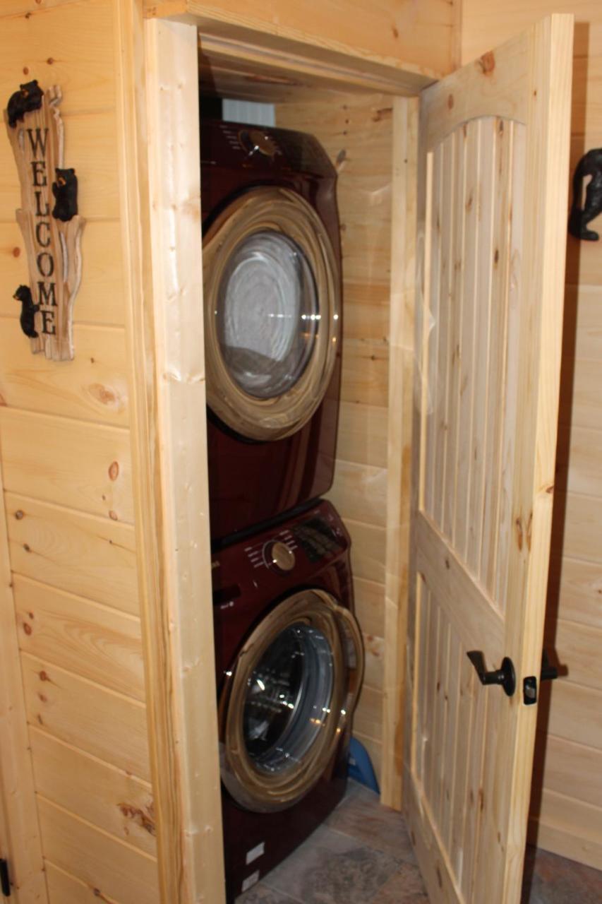 Spacious Downtown Condo Walking Distance To Downtown Gatlinburg Sleeps 6 Guests Exterior foto